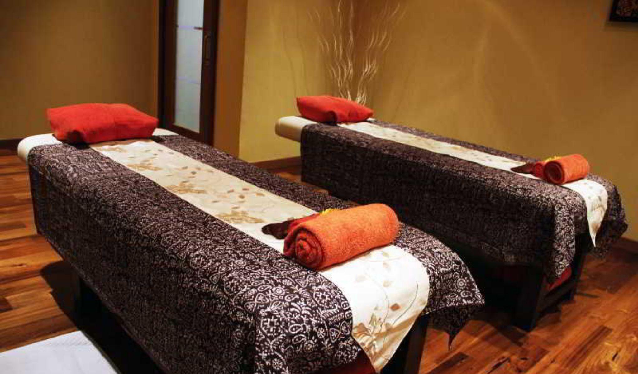 Zenith Hotel Kuantan Kültér fotó Massage beds