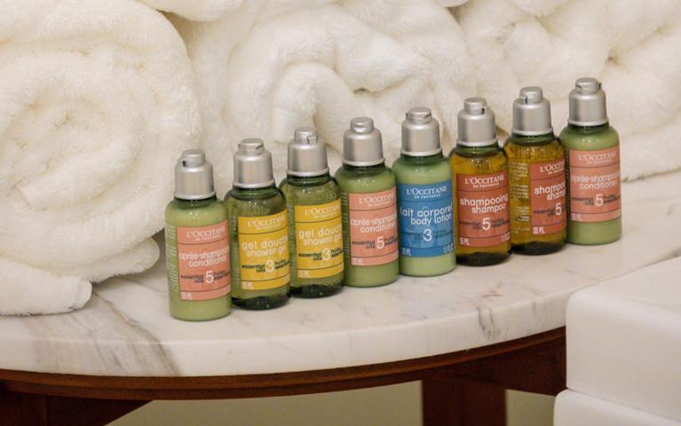 Zenith Hotel Kuantan Kültér fotó L'OCCITANE products