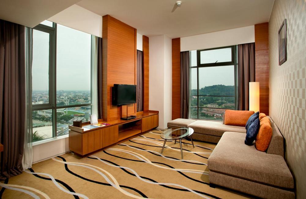 Zenith Hotel Kuantan Kültér fotó Living room of a suite