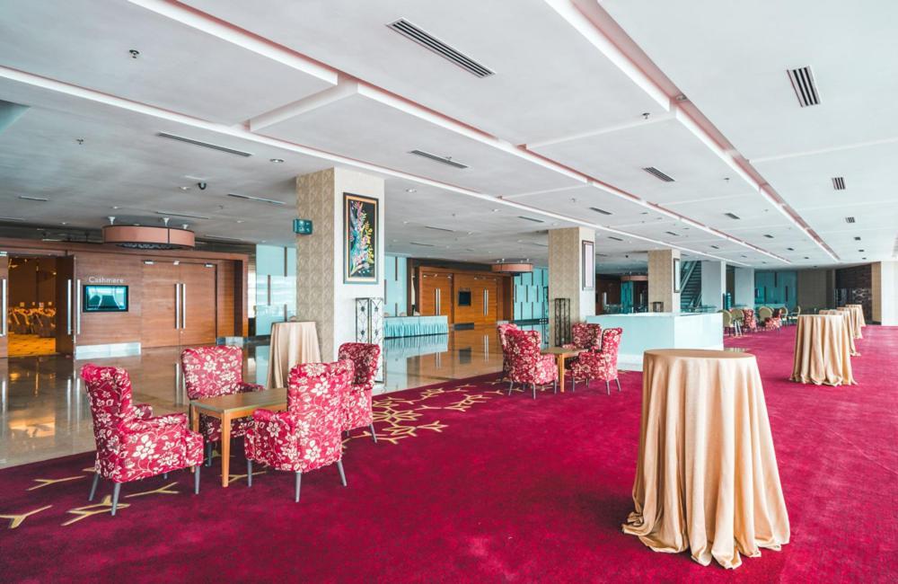 Zenith Hotel Kuantan Kültér fotó The lobby of the National Museum