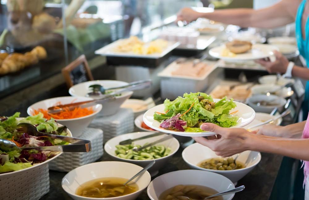 Zenith Hotel Kuantan Kültér fotó A salad bar